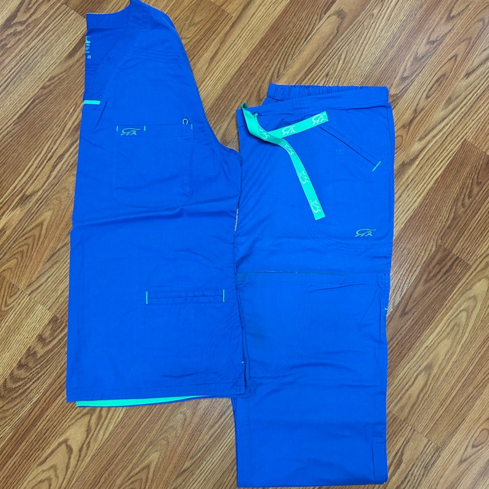 Women’s IguanaMed Scrub Set. Top XL. Pants L
